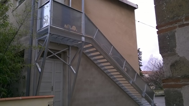 Escalier métallique extérieur "Chat"